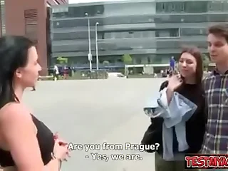 муж с женой предложили прохожим потрахаться вчетверо&mcy